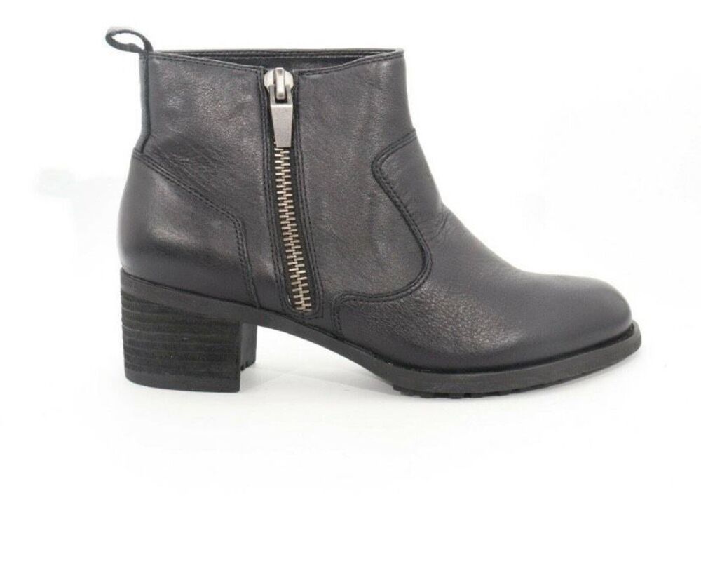 Tara M women’s Grace black leather ankle boot 7.5.